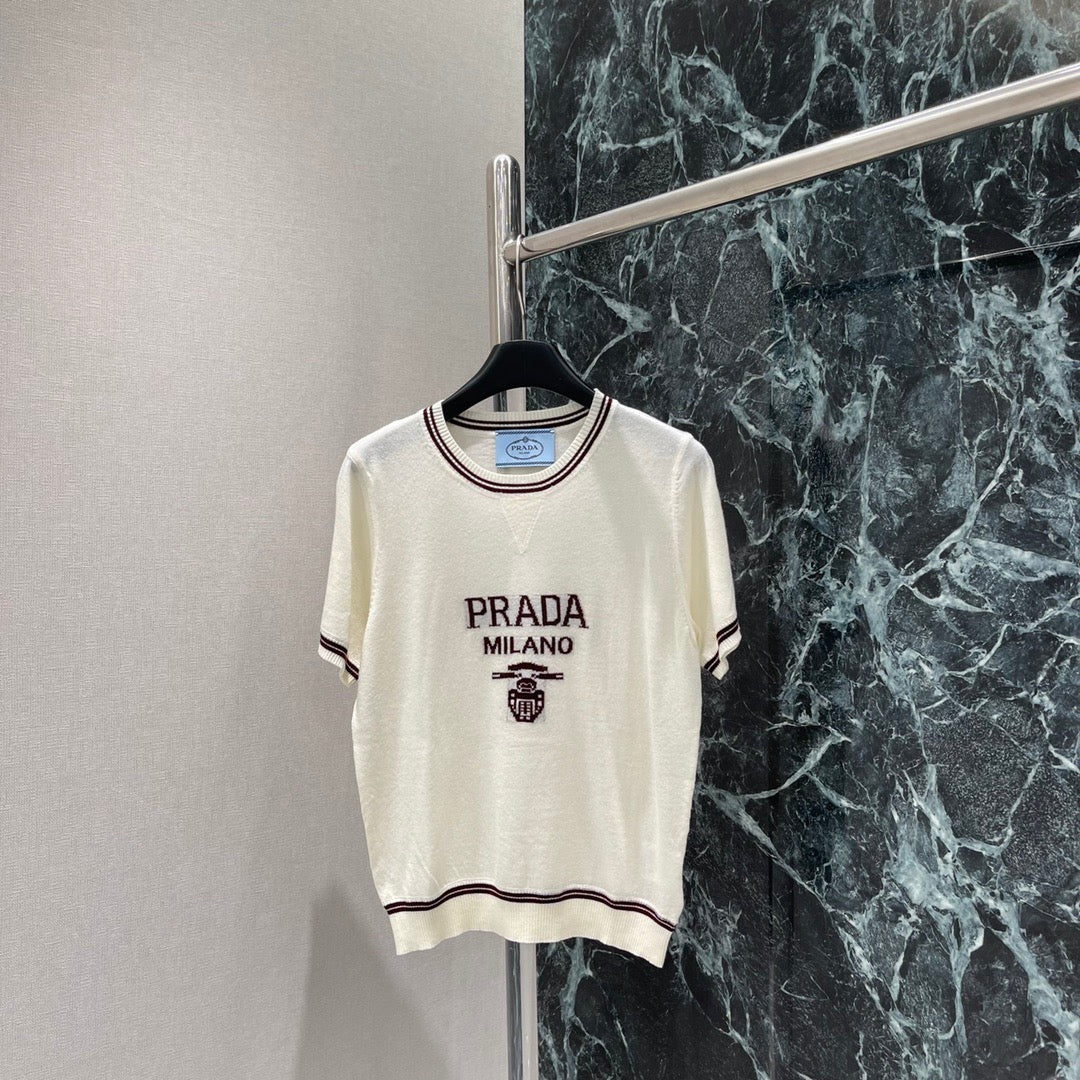 25 new Vintage Contrast-Trim Crest Knit Top