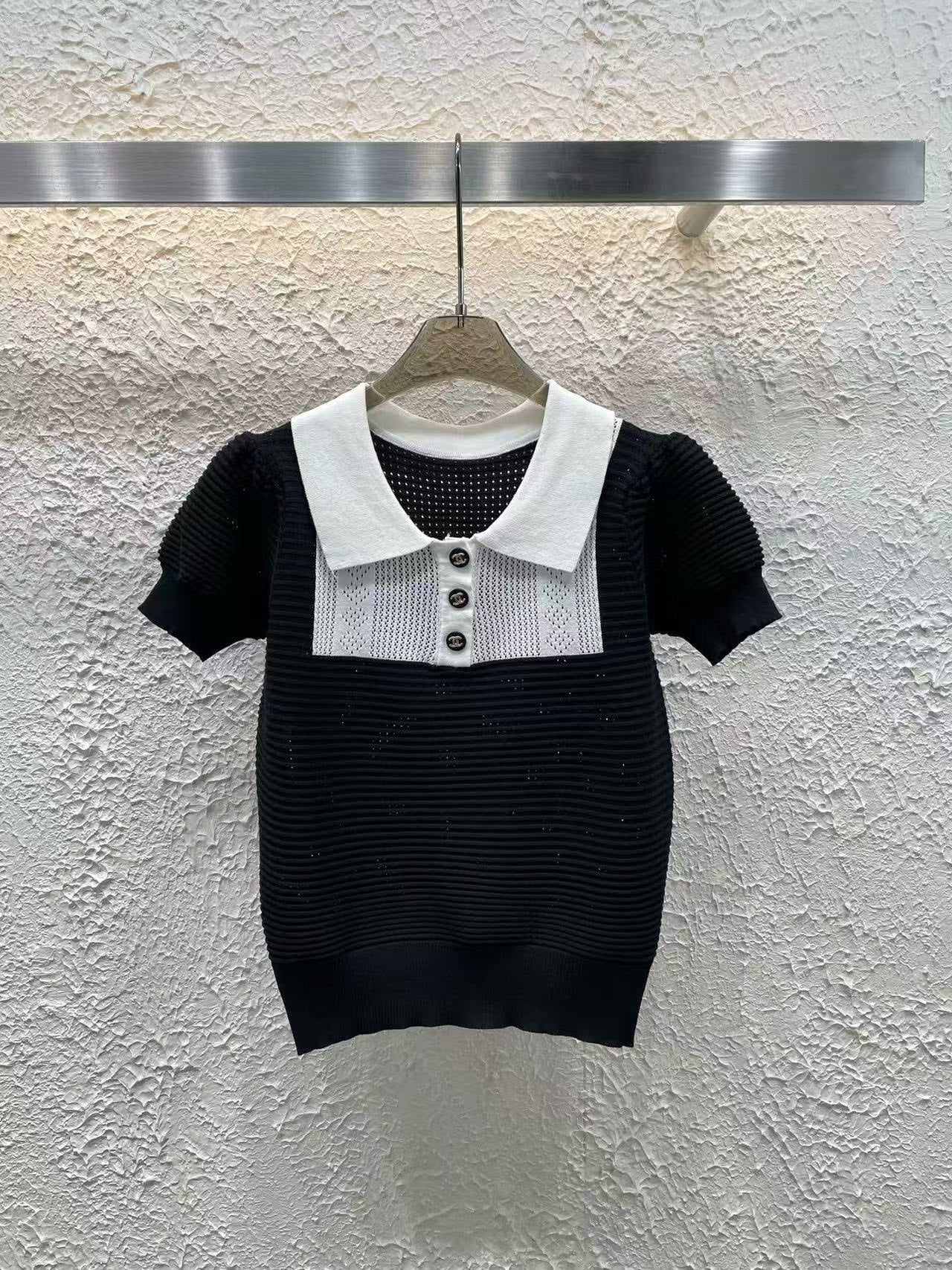 25 new Contrast-Trim Vintage Knit Top with Buttons