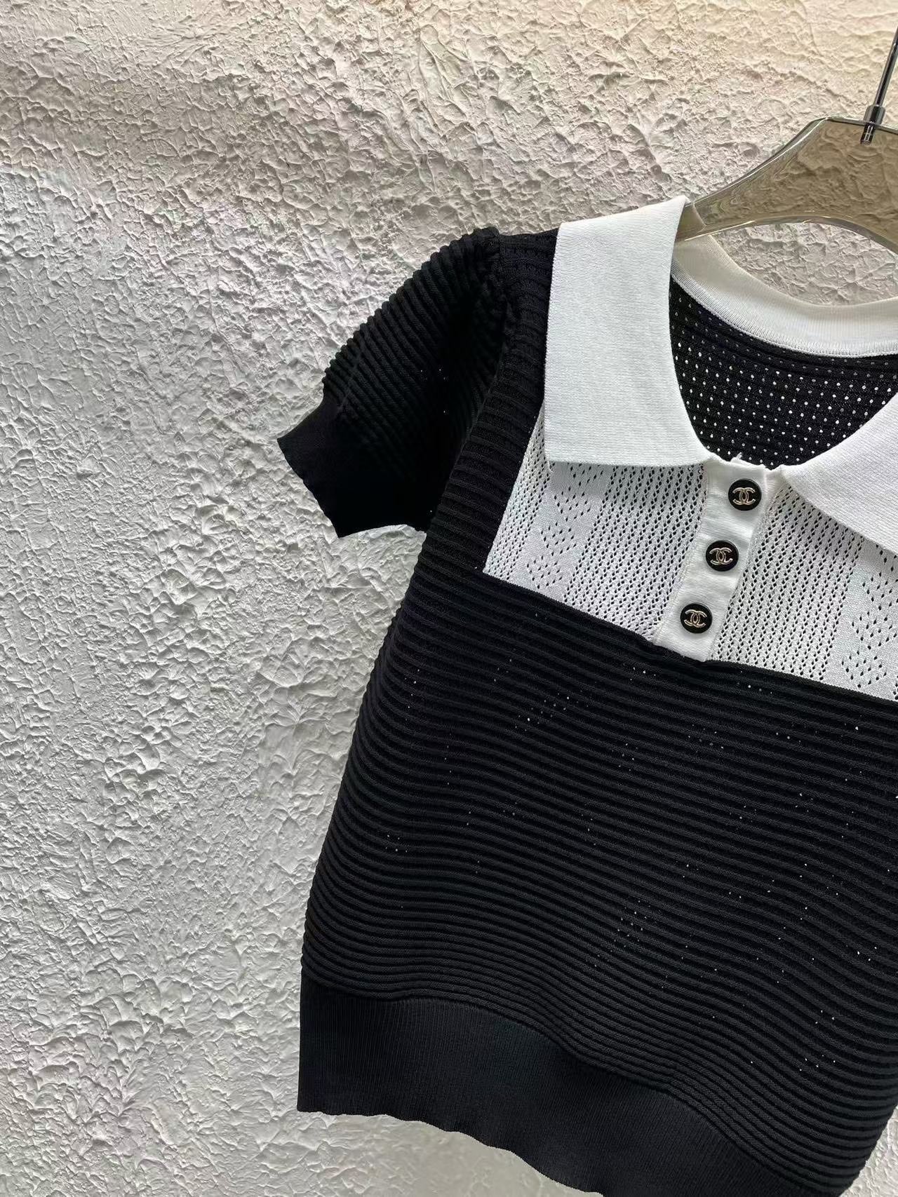 25 new Contrast-Trim Vintage Knit Top with Buttons