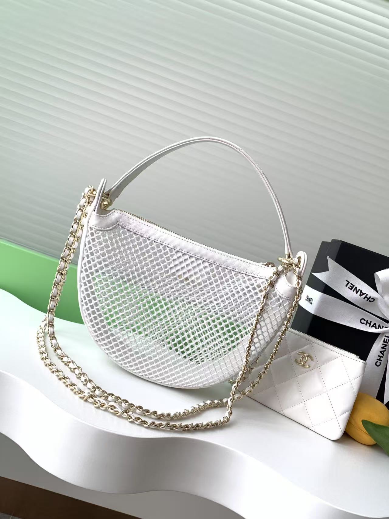 25S White Clutch Bag With Chain
