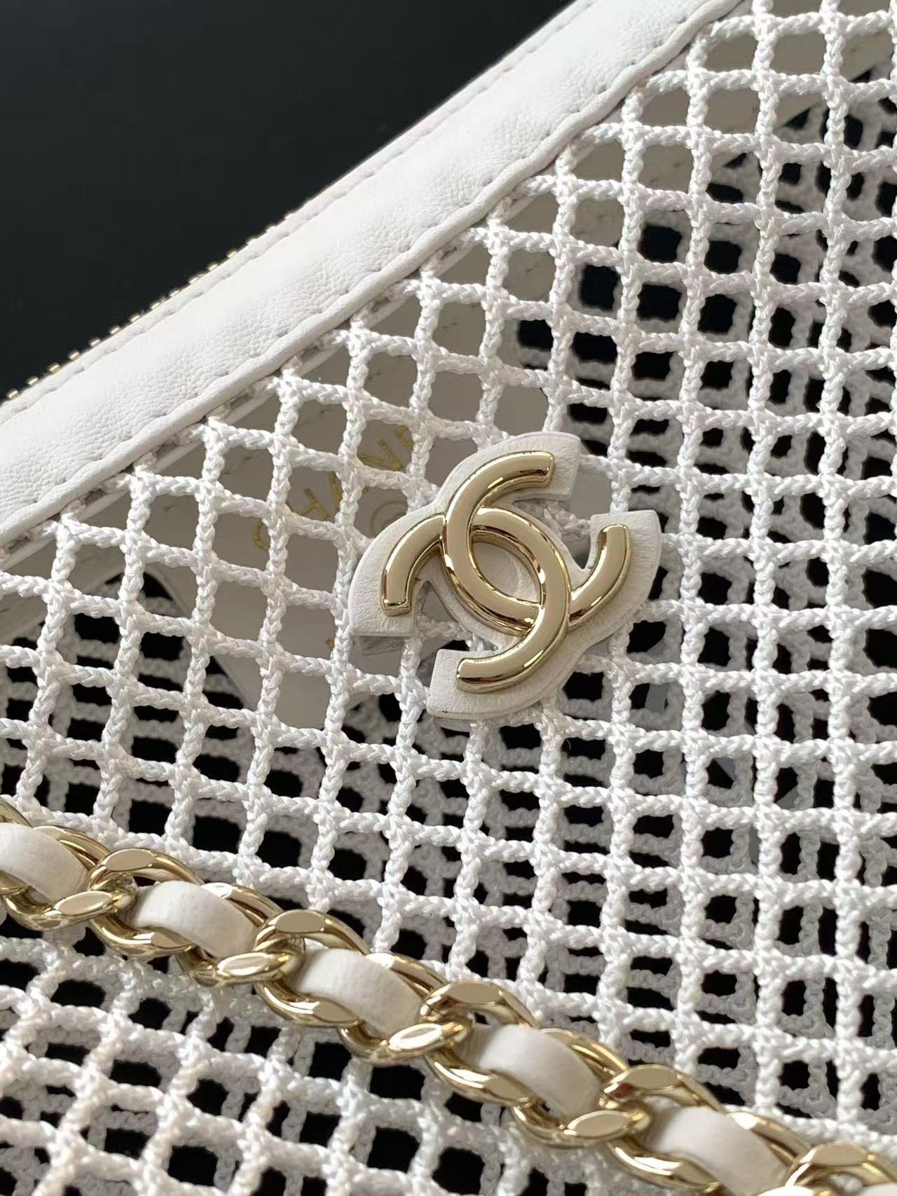 25S White Clutch Bag With Chain