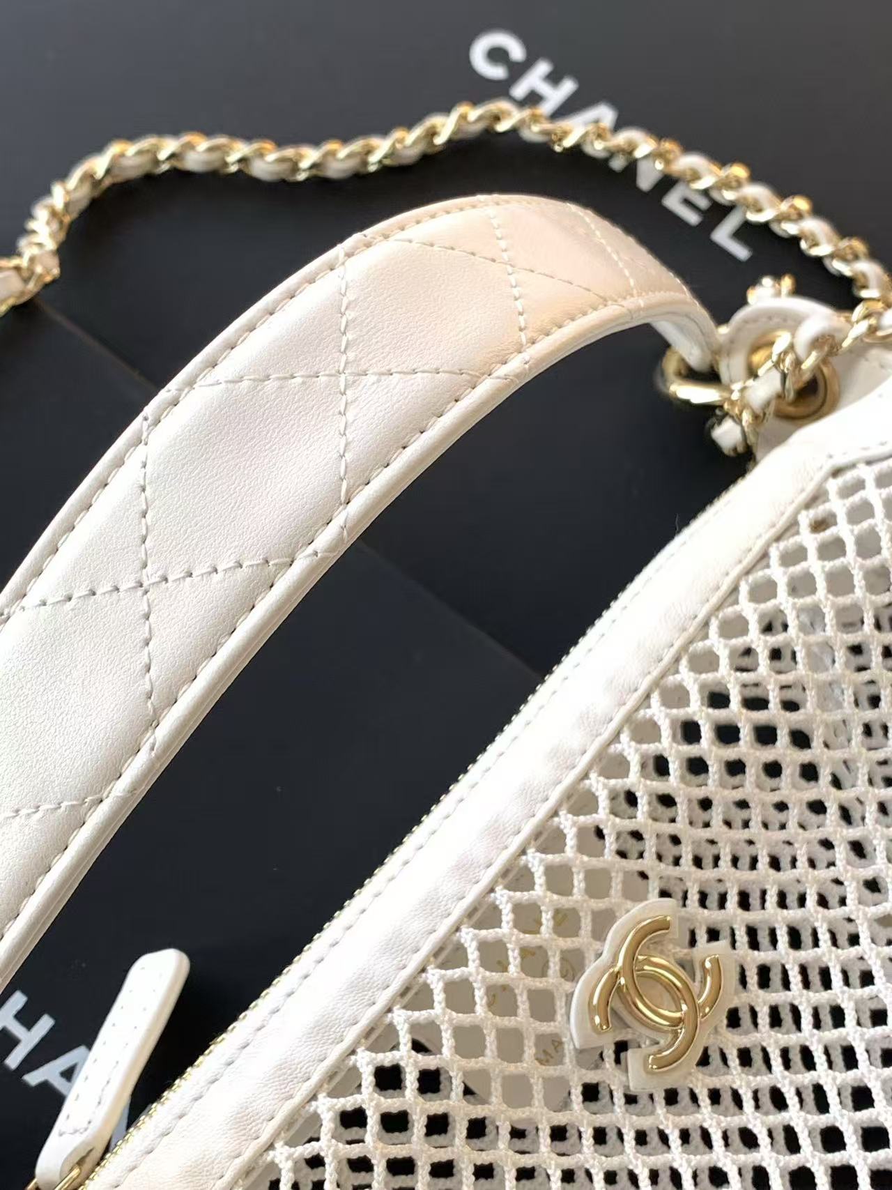 25S White Clutch Bag With Chain