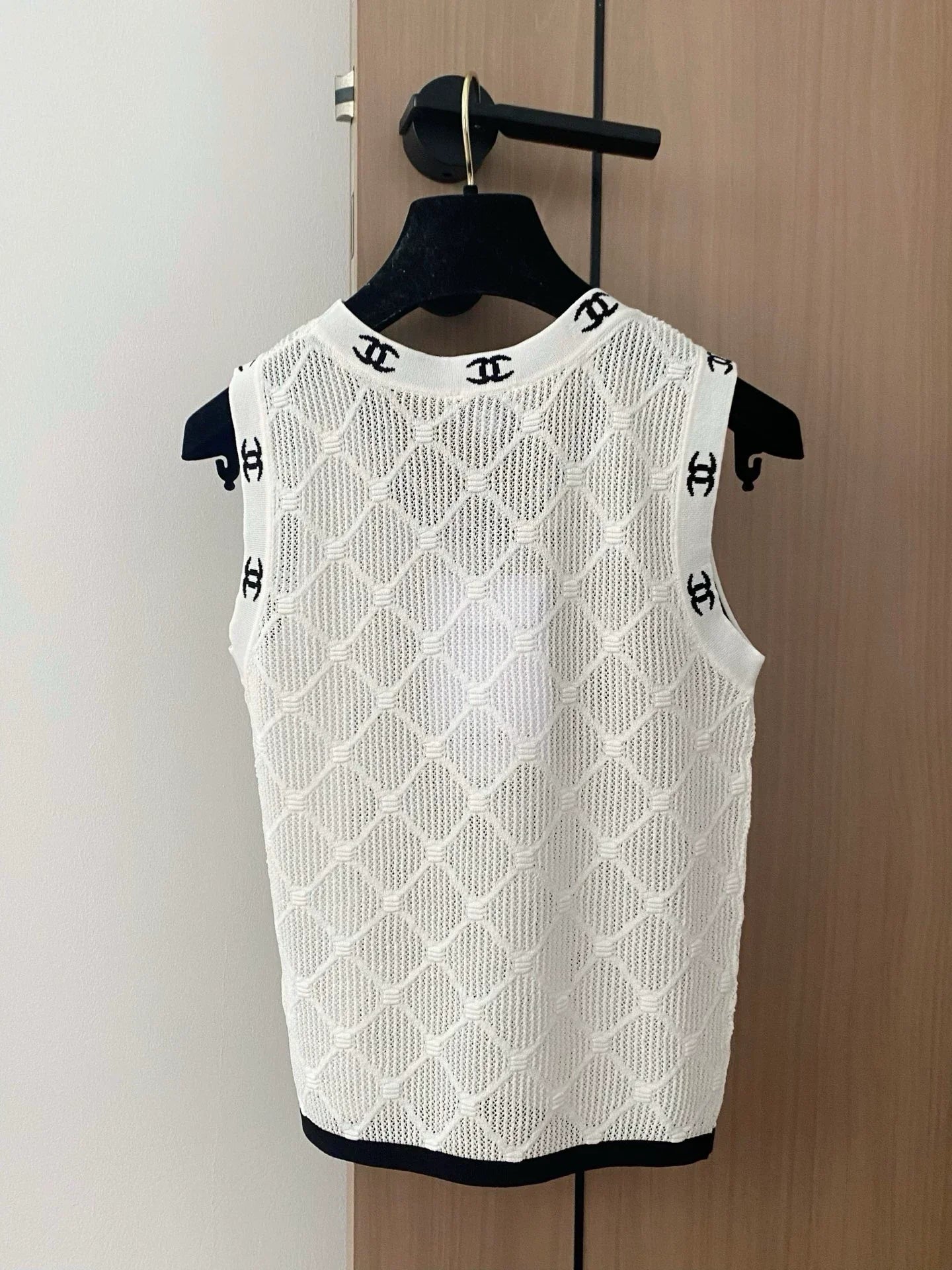 25 new summer knitted vests