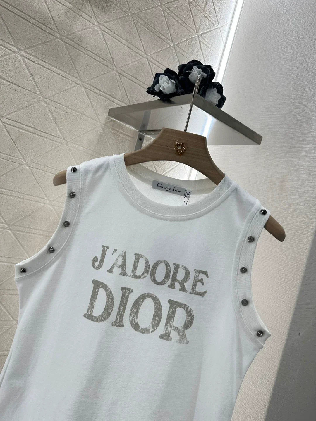 D 25 new riveted, distressed cotton undershirt(gray white)