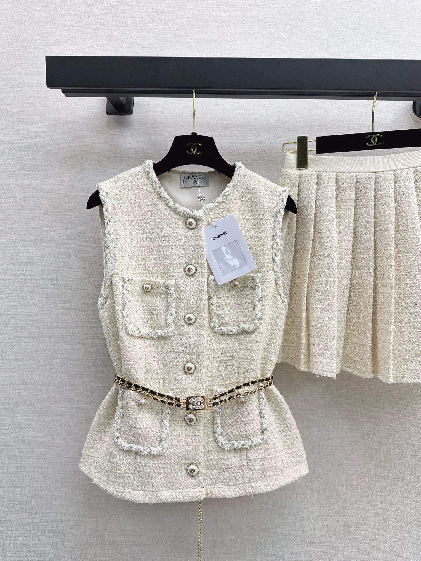 25 Spring/Summer New Knitting Set Sleeveless Knitting Vest + Pressure Pleated Half Skirt