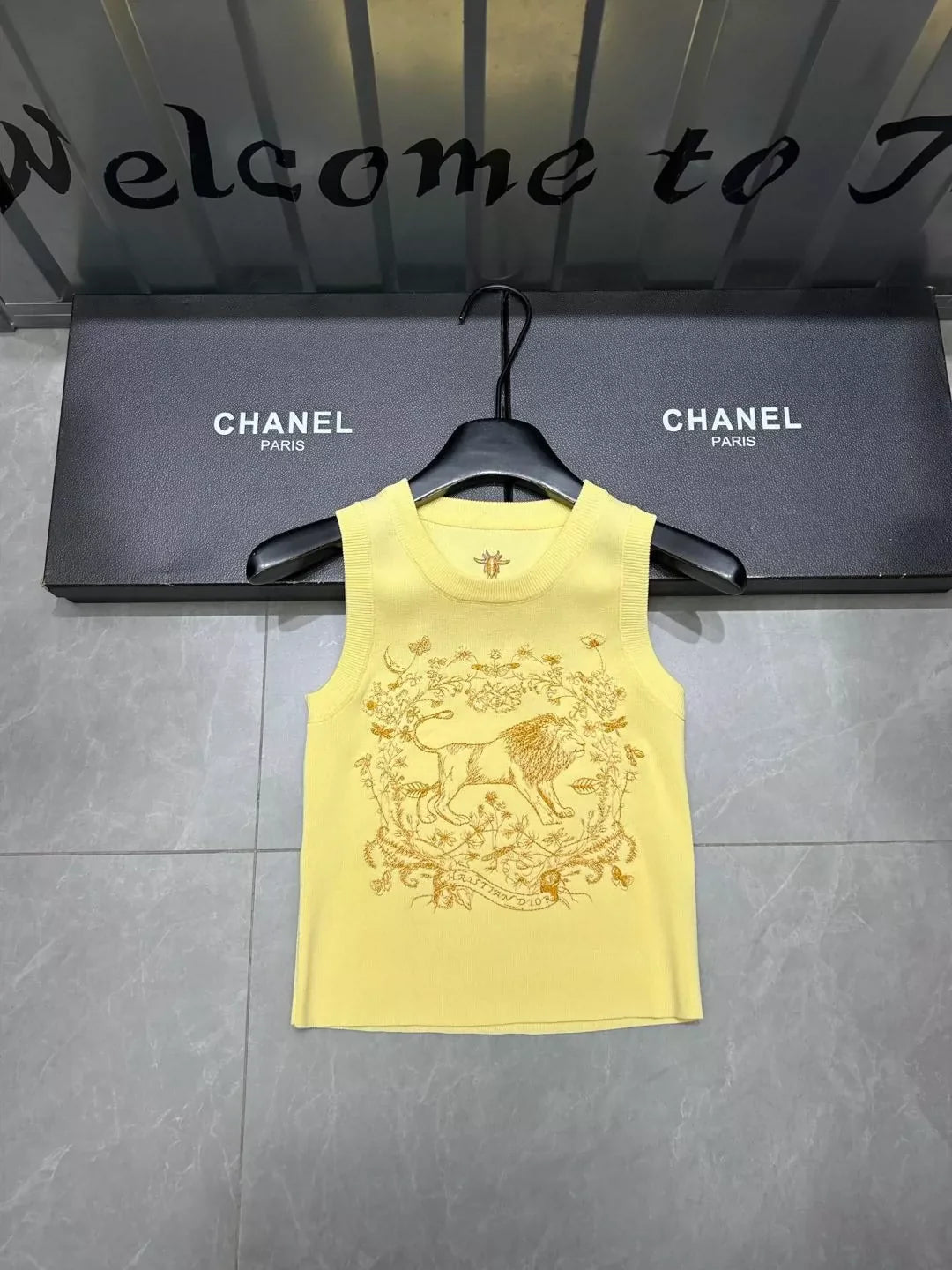 25 Jungle Lion Embroidered Vest
