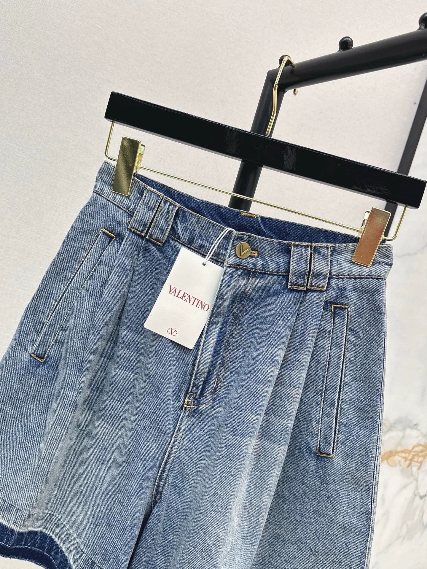V 25 Spring/Summer Latest Denim Five Point Pants