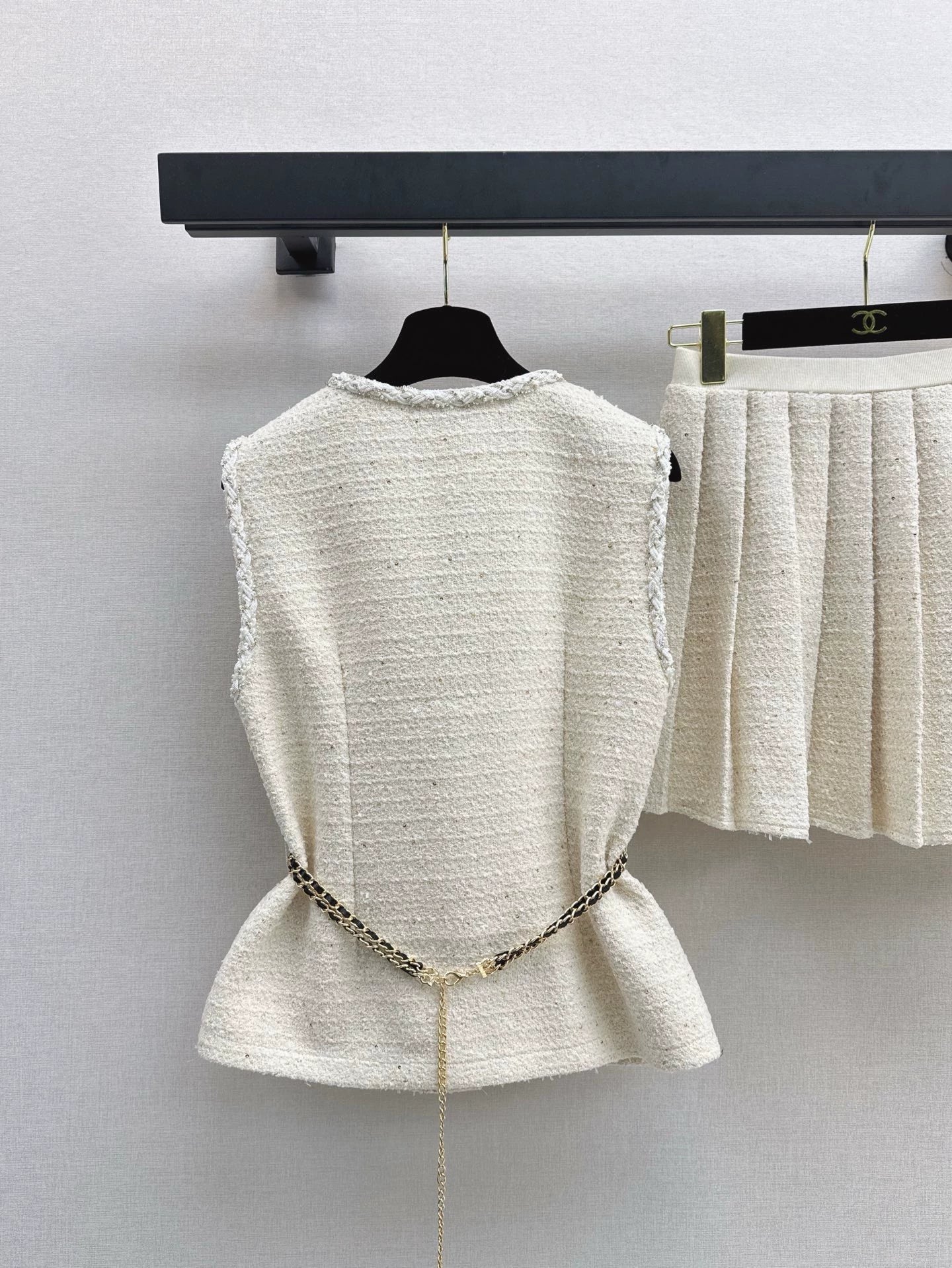 25 Spring/Summer New Knitting Set Sleeveless Knitting Vest + Pressure Pleated Half Skirt