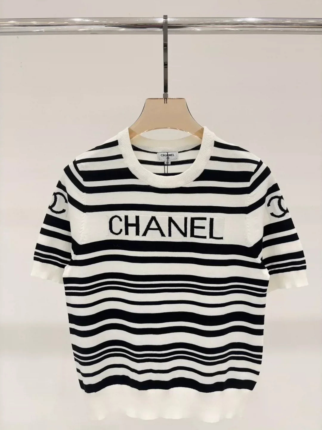 25 Summer New Black and White Striped Letter Logo Jacquard Knitted Short Sleeves