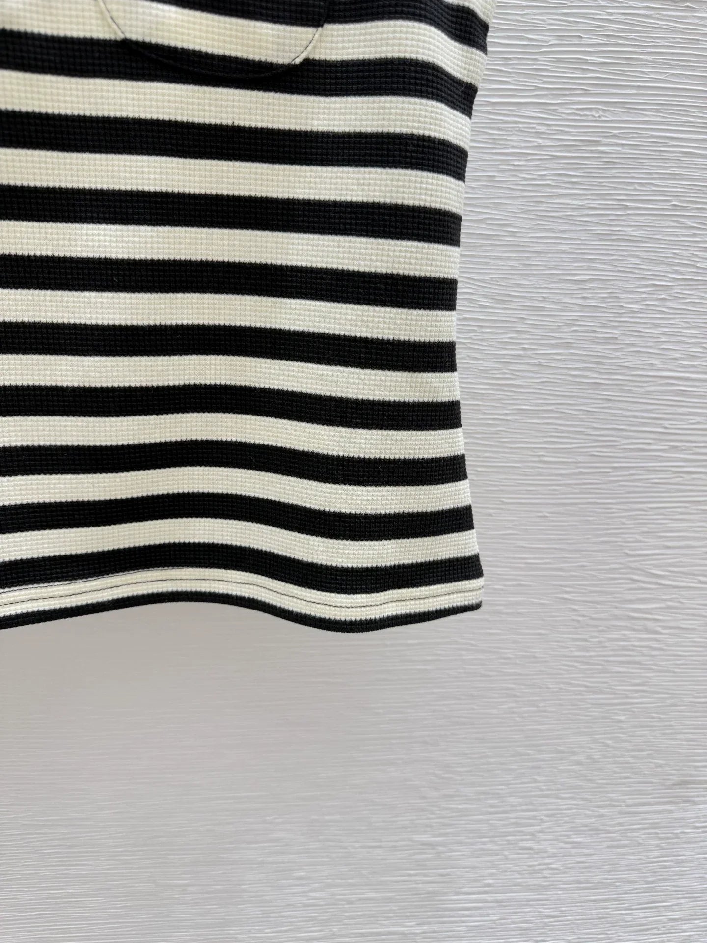 25 new contrast striped button pocket knitted vest