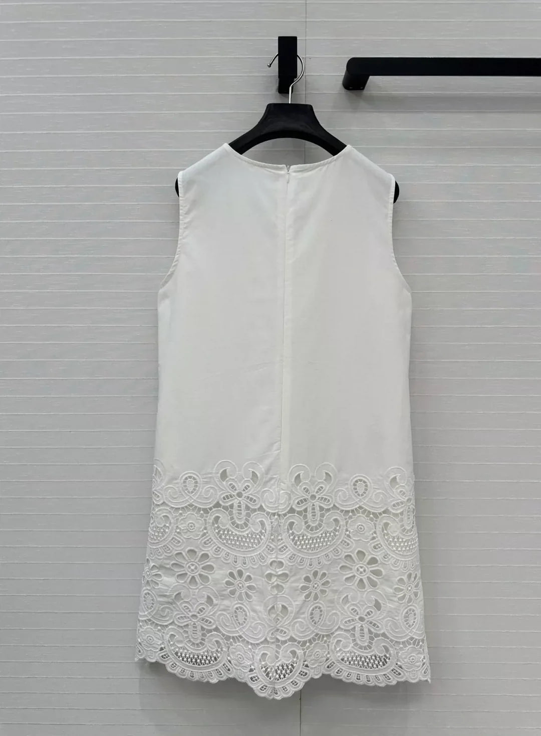 VA 25 New Vacation Style Sleeveless Little White Dresses
