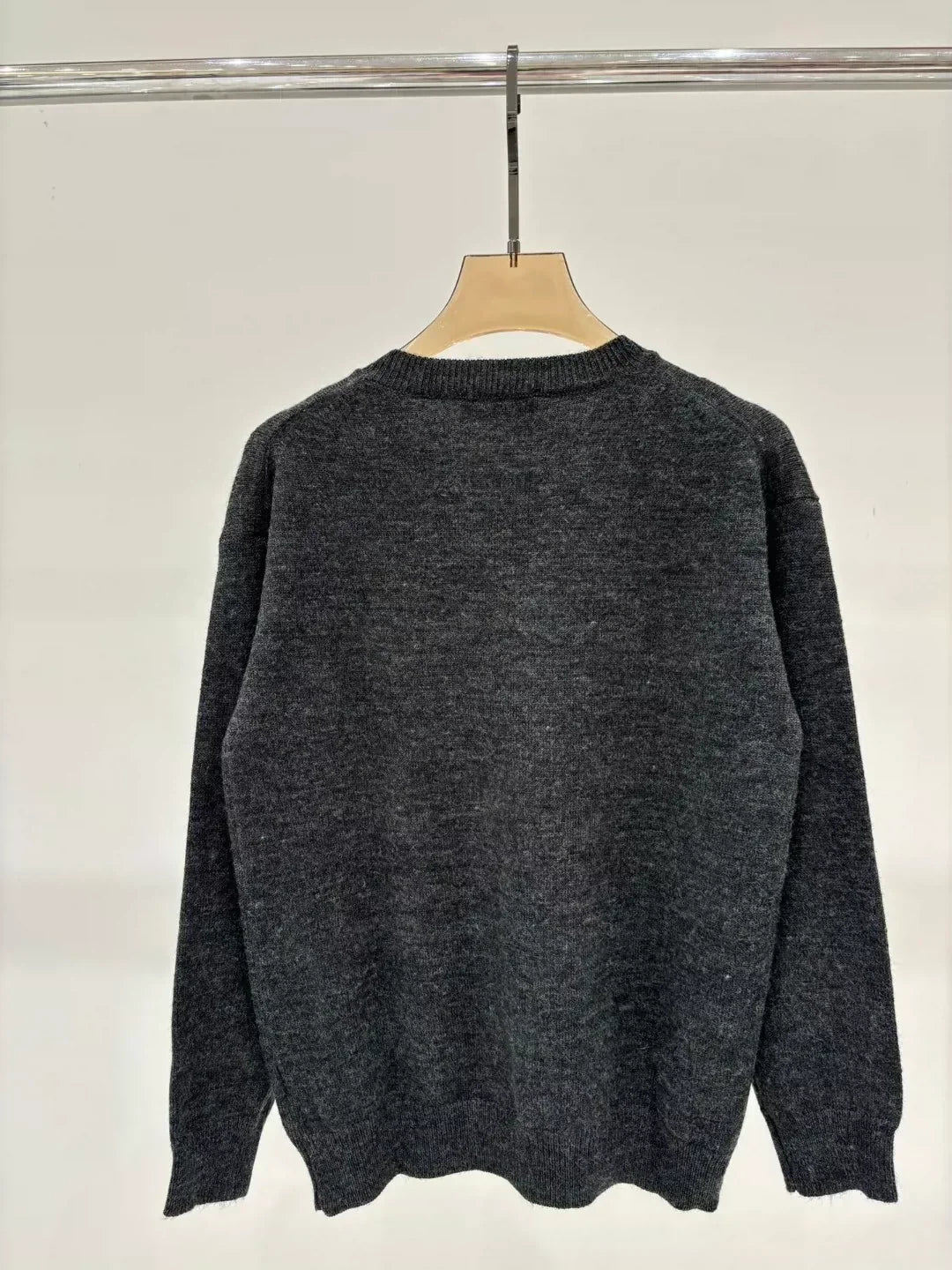 M 25 Spring and Summer new V-neck letter logo embroidery solid color simple casual knitted long sleeve