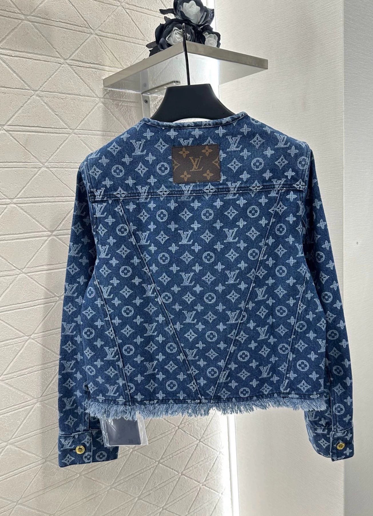 L 25 Jacquard denim jacket and trousers set.