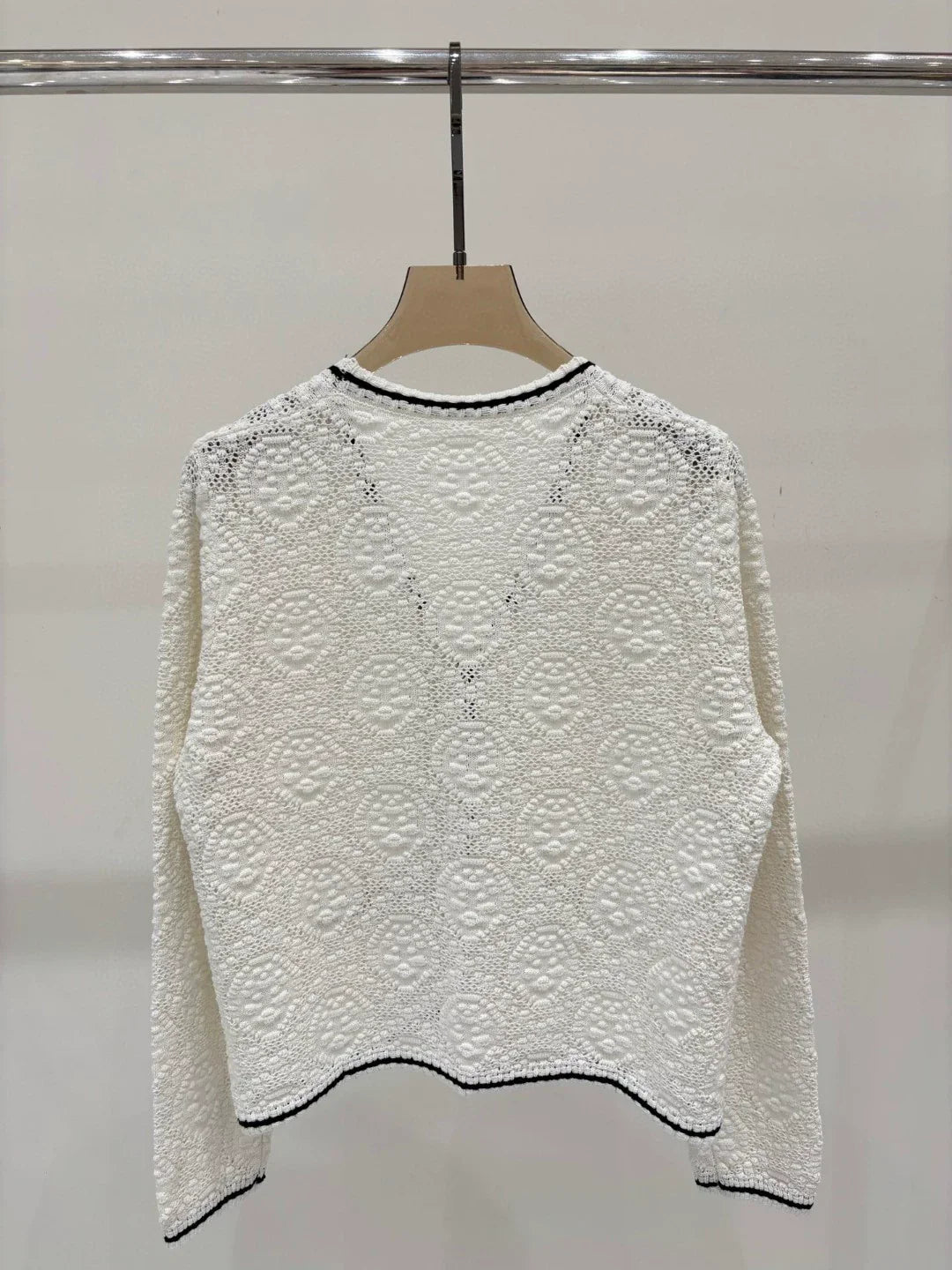 T 25 Early Autumn New Lapel Three-dimensional Relief Grainy Hollow Cardigan
