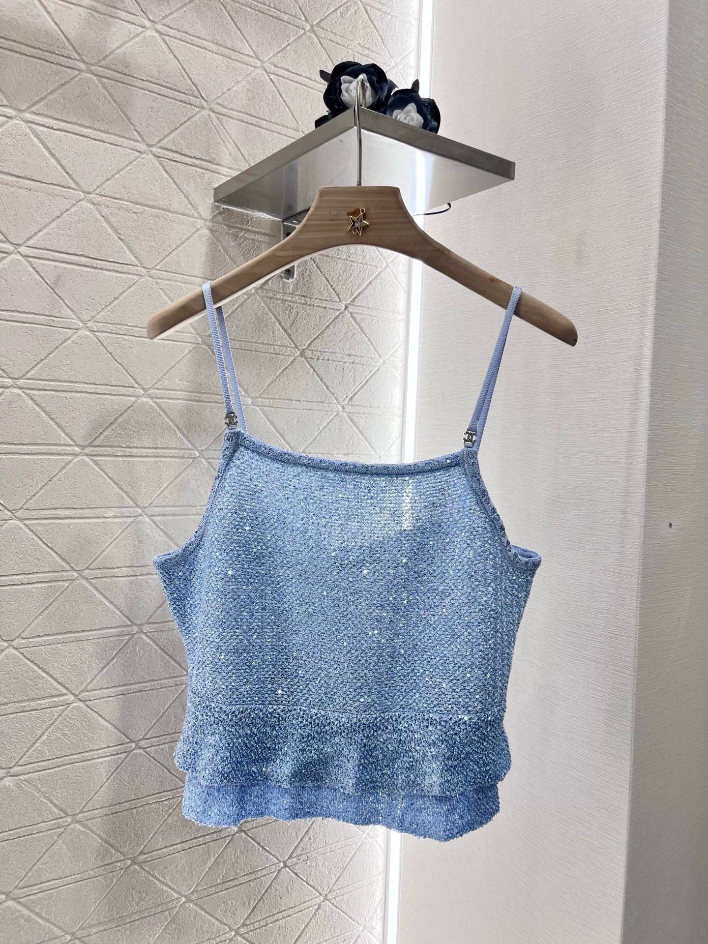 25 Sequined camisole knit undershirt