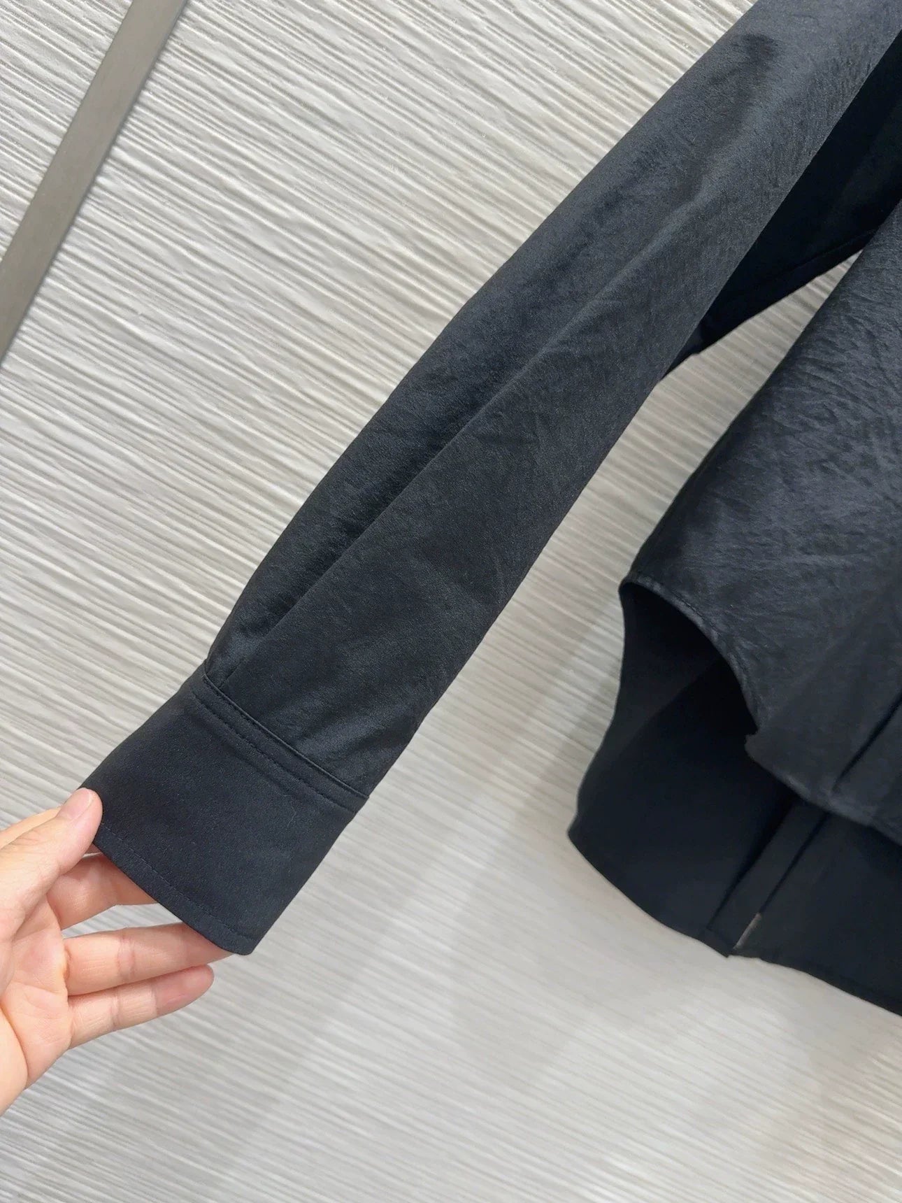 LO 25 New Back Hem Shirt