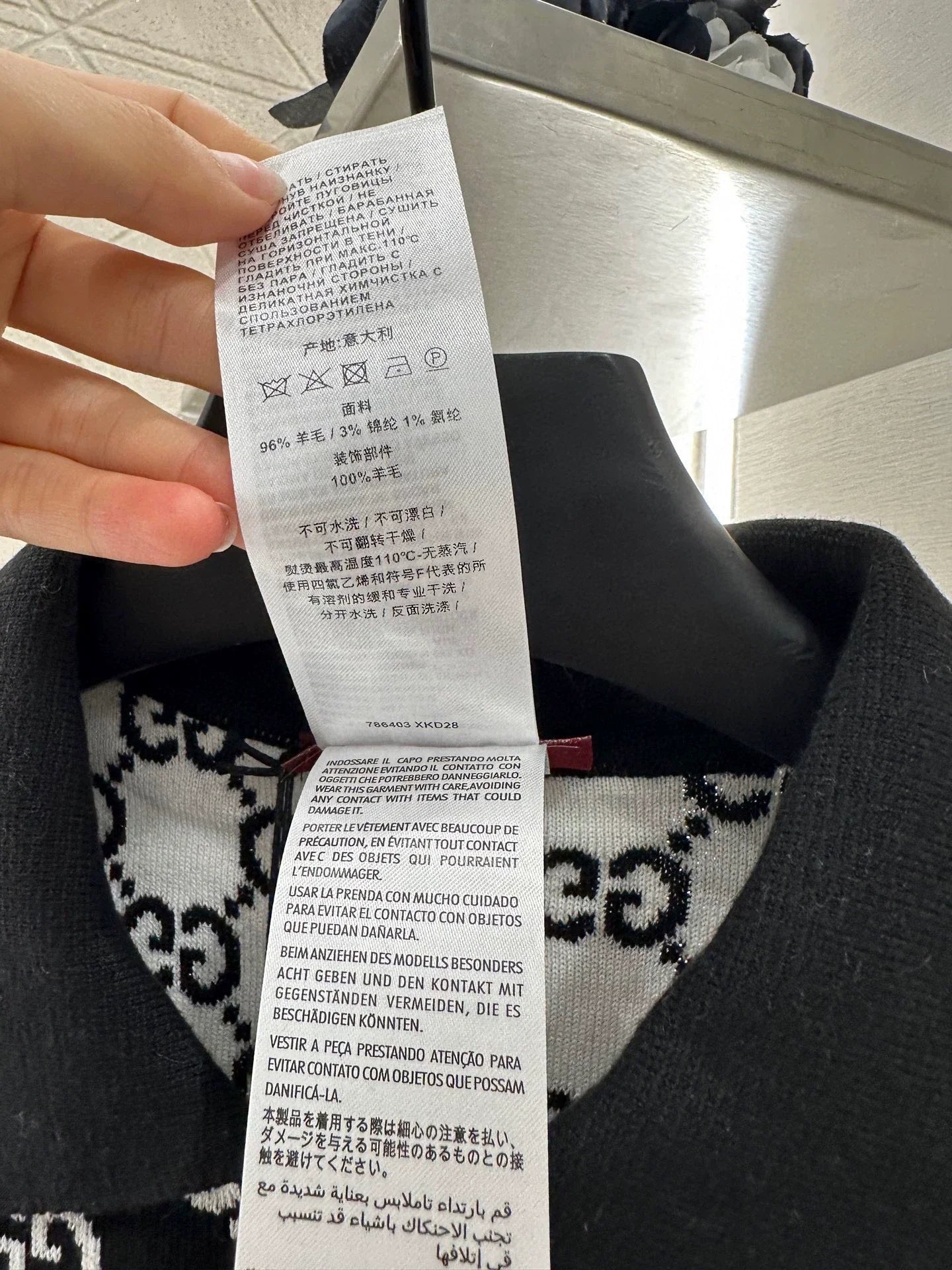 G 25 Reversible lapel jacquard knit short-sleeves.