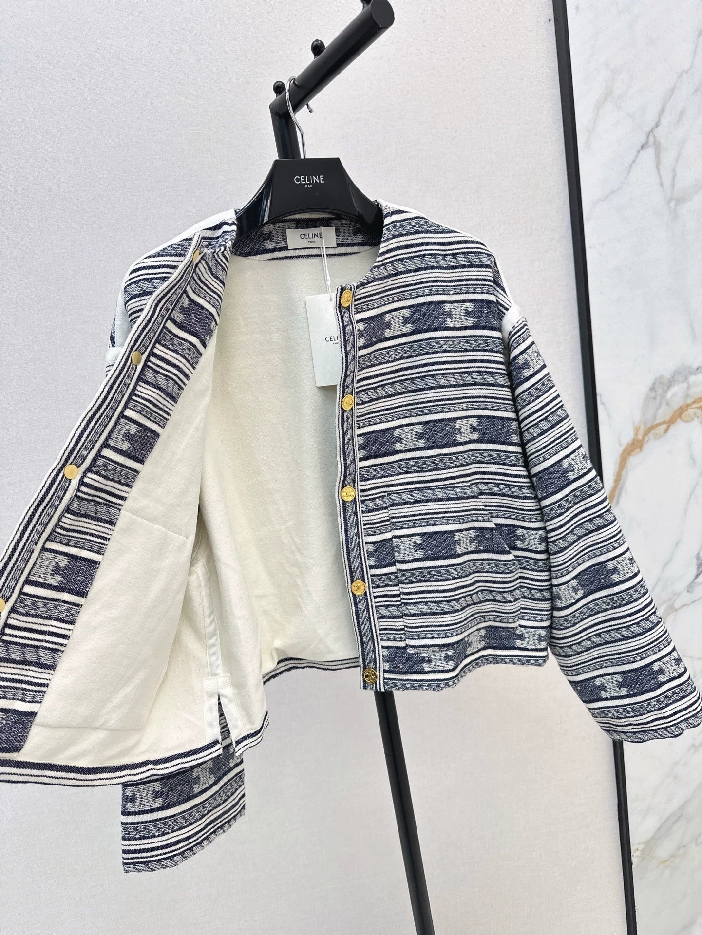 25 Early Autumn New Embroidered Jacket