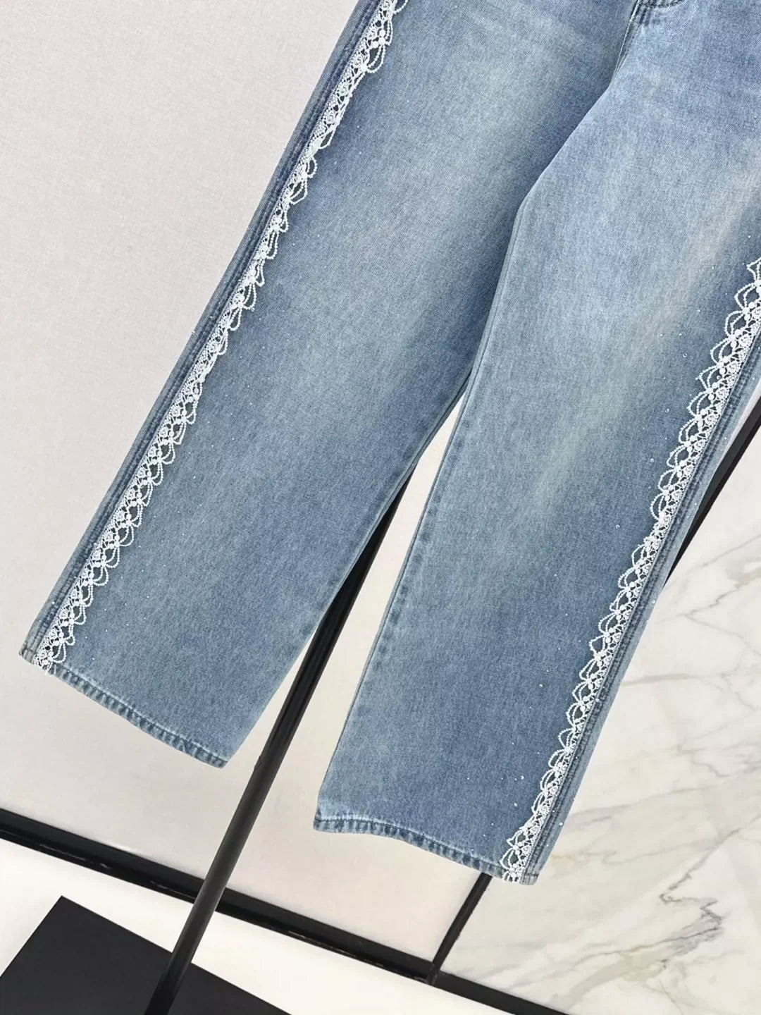 M 25 Splicing, water-soluble embroidered edges, rhinestone jeans