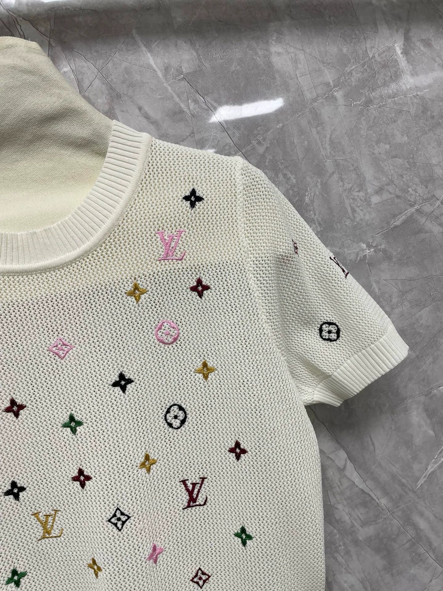 25 new colorful logo pattern embroidered short sleeves