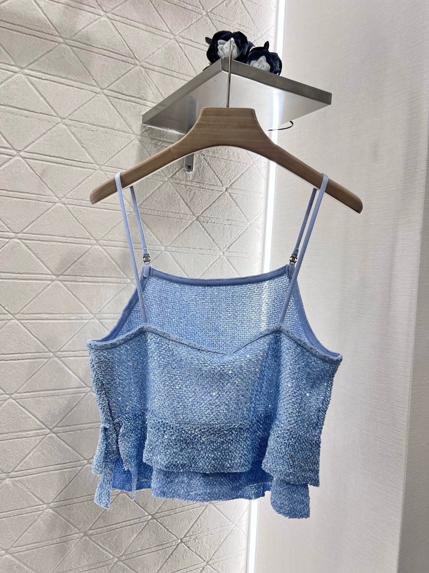 25 Sequined camisole knit undershirt