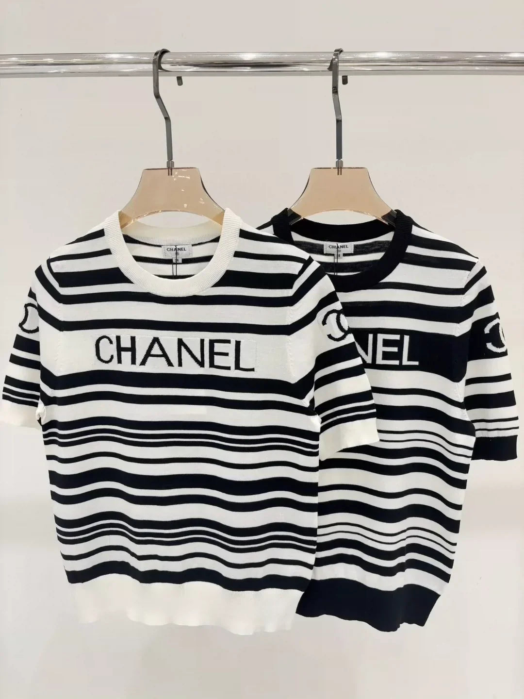 25 Summer New Black and White Striped Letter Logo Jacquard Knitted Short Sleeves
