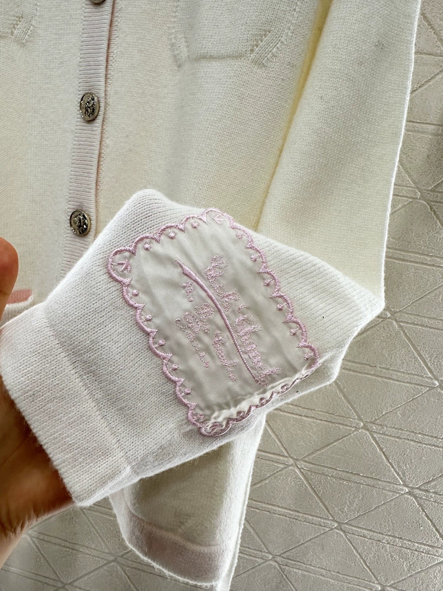 C New 25-item bag button and belted knitted cardigan.