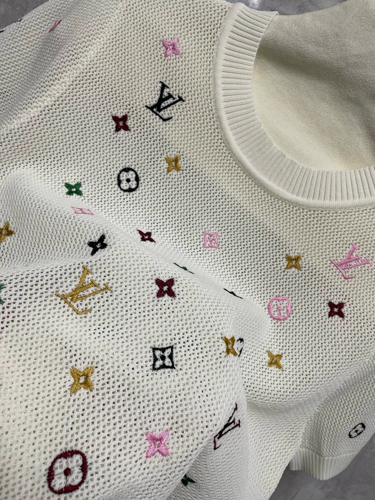 25 new colorful logo pattern embroidered short sleeves