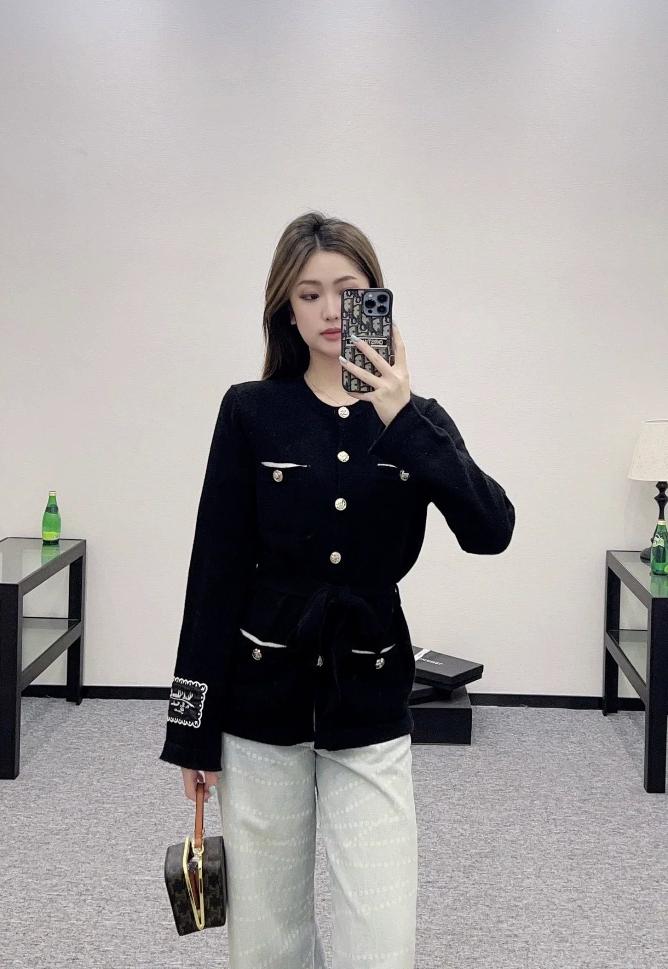C New 25-item bag button and belted knitted cardigan.