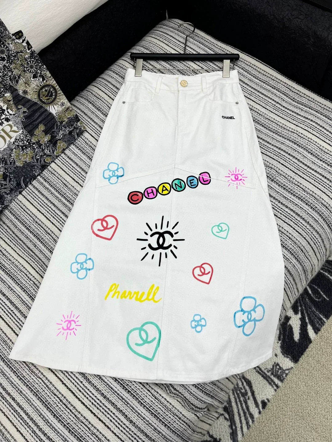 CE 25 New Funky Athletic white little shor