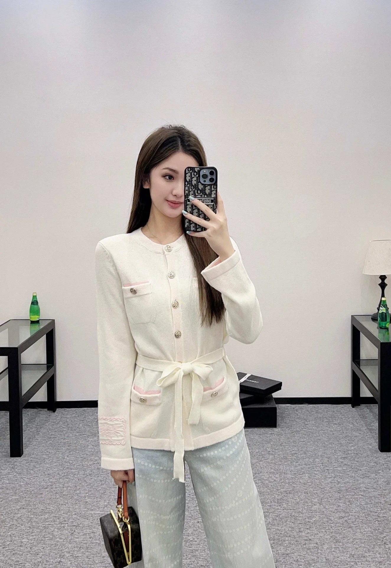 C New 25-item bag button and belted knitted cardigan.