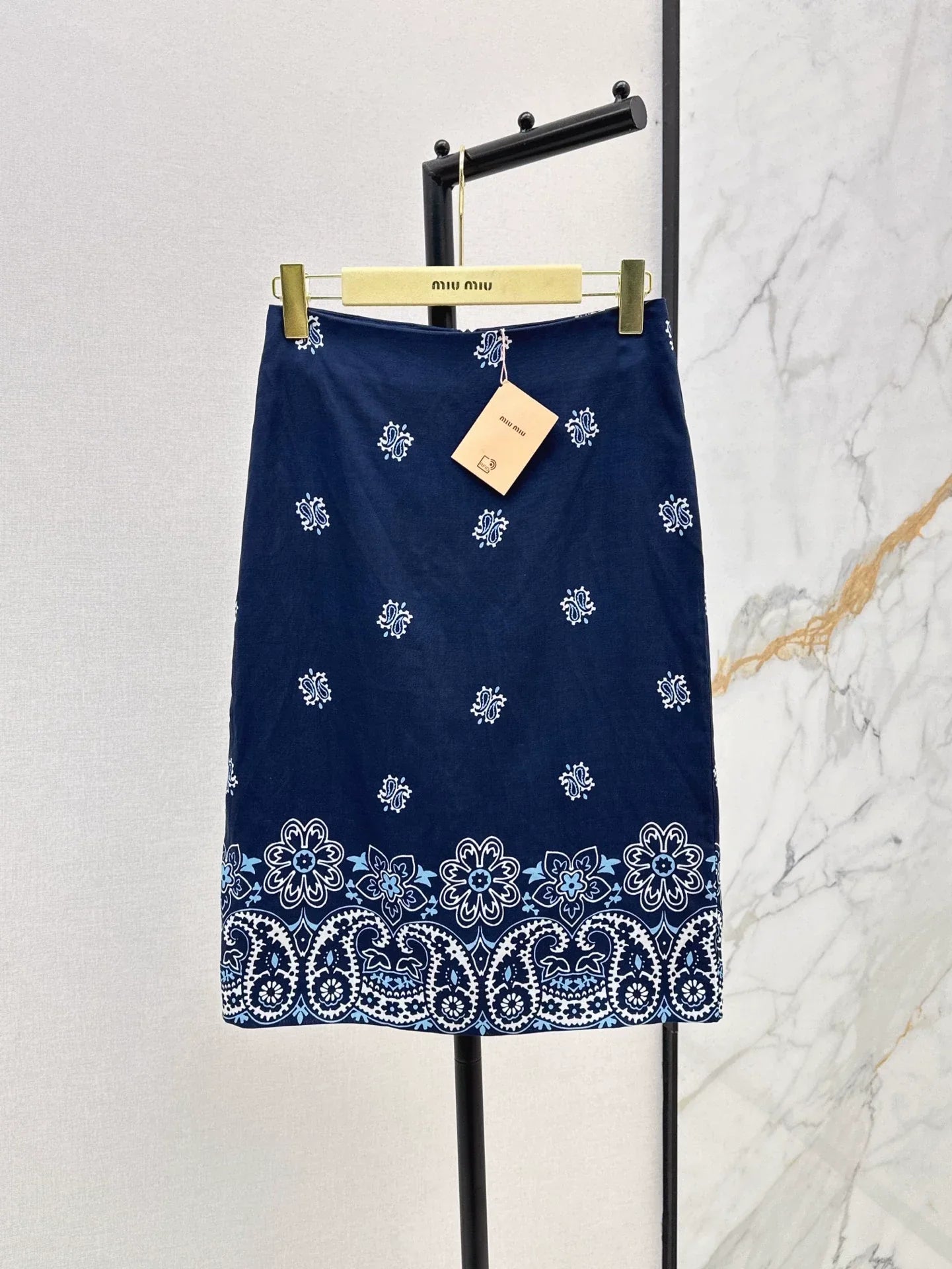 M 25 Spring/Summer Sleeveless Top + High Waisted Hip Half Skirt Set
