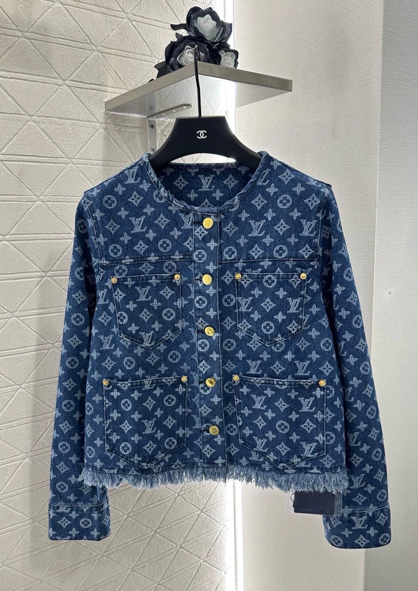 L 25 Jacquard denim jacket and trousers set.
