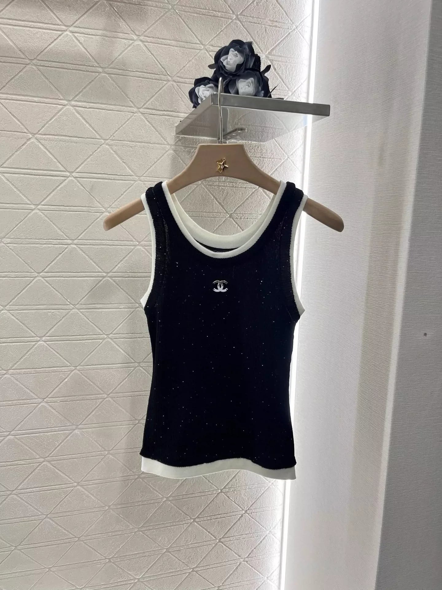25 New Spring and Summer Contrast Color Knitted Vest
