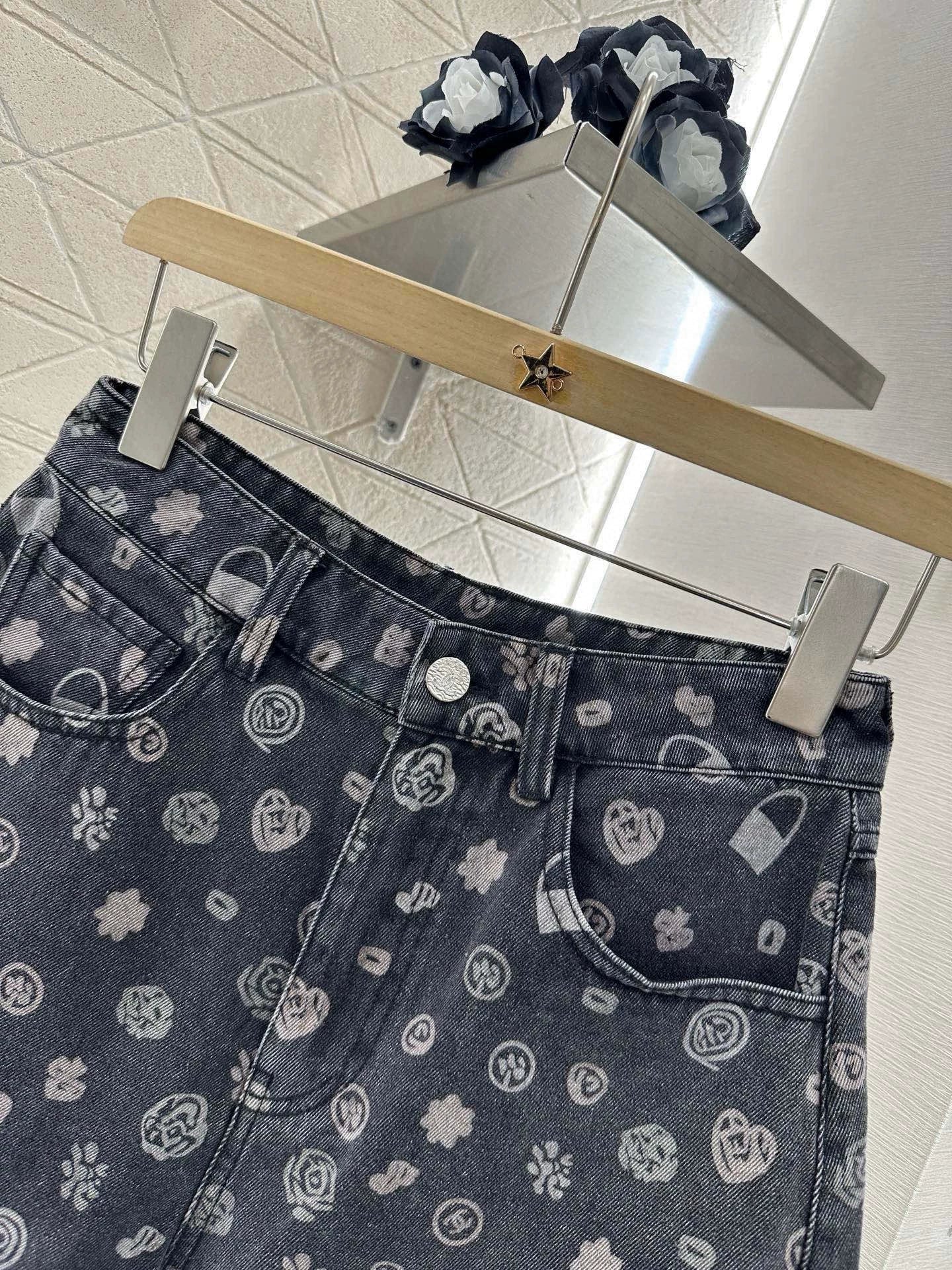C 25 Laser printed denim shorts