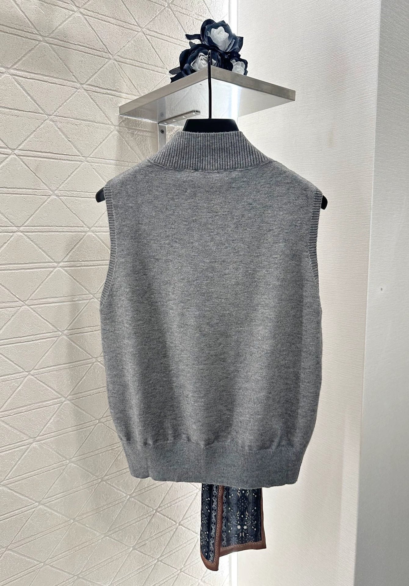 LO 25 Scarf Knit Vest