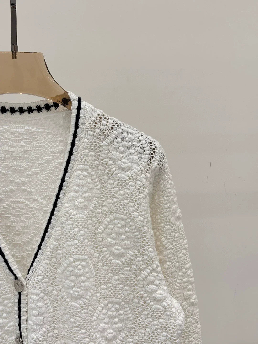 T 25 Early Autumn New Lapel Three-dimensional Relief Grainy Hollow Cardigan