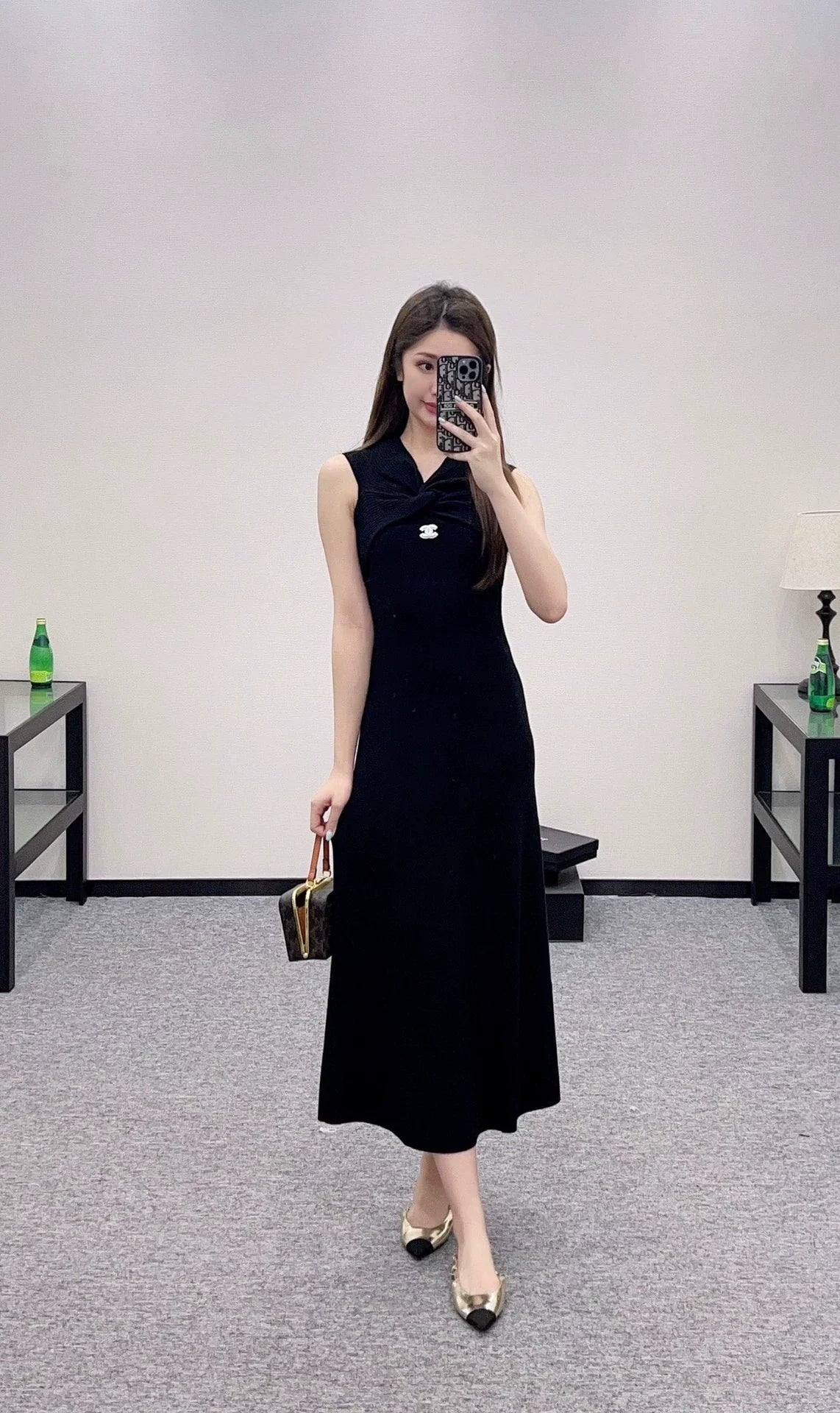 25 Off-the-shoulder knitted vest dress