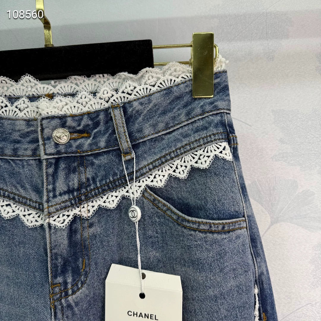25 Lace panel jeans