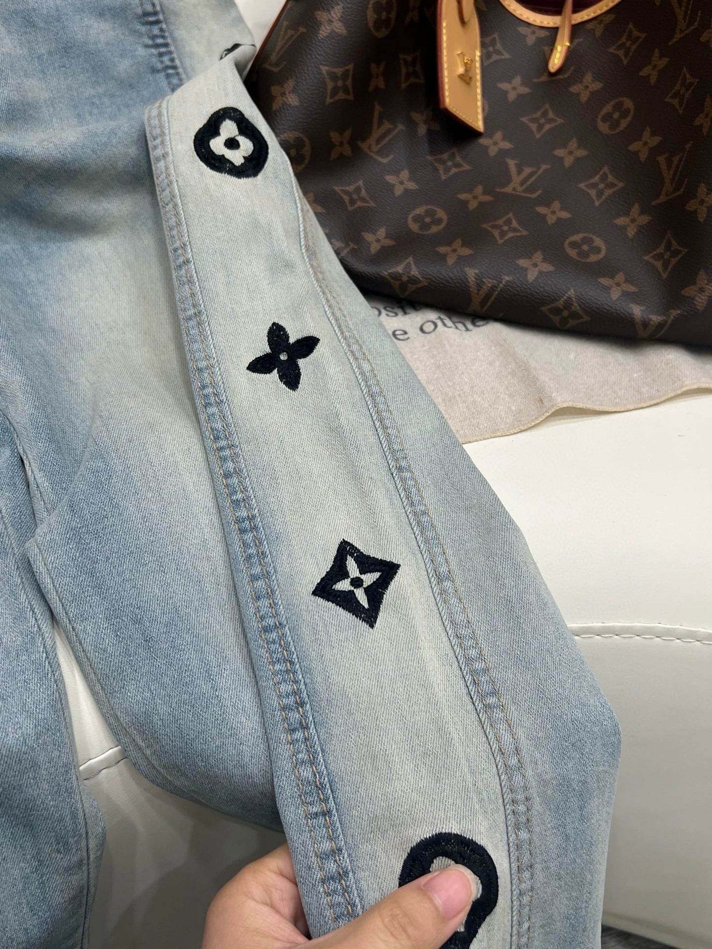 L 25 Embroidered Stretch Jeans