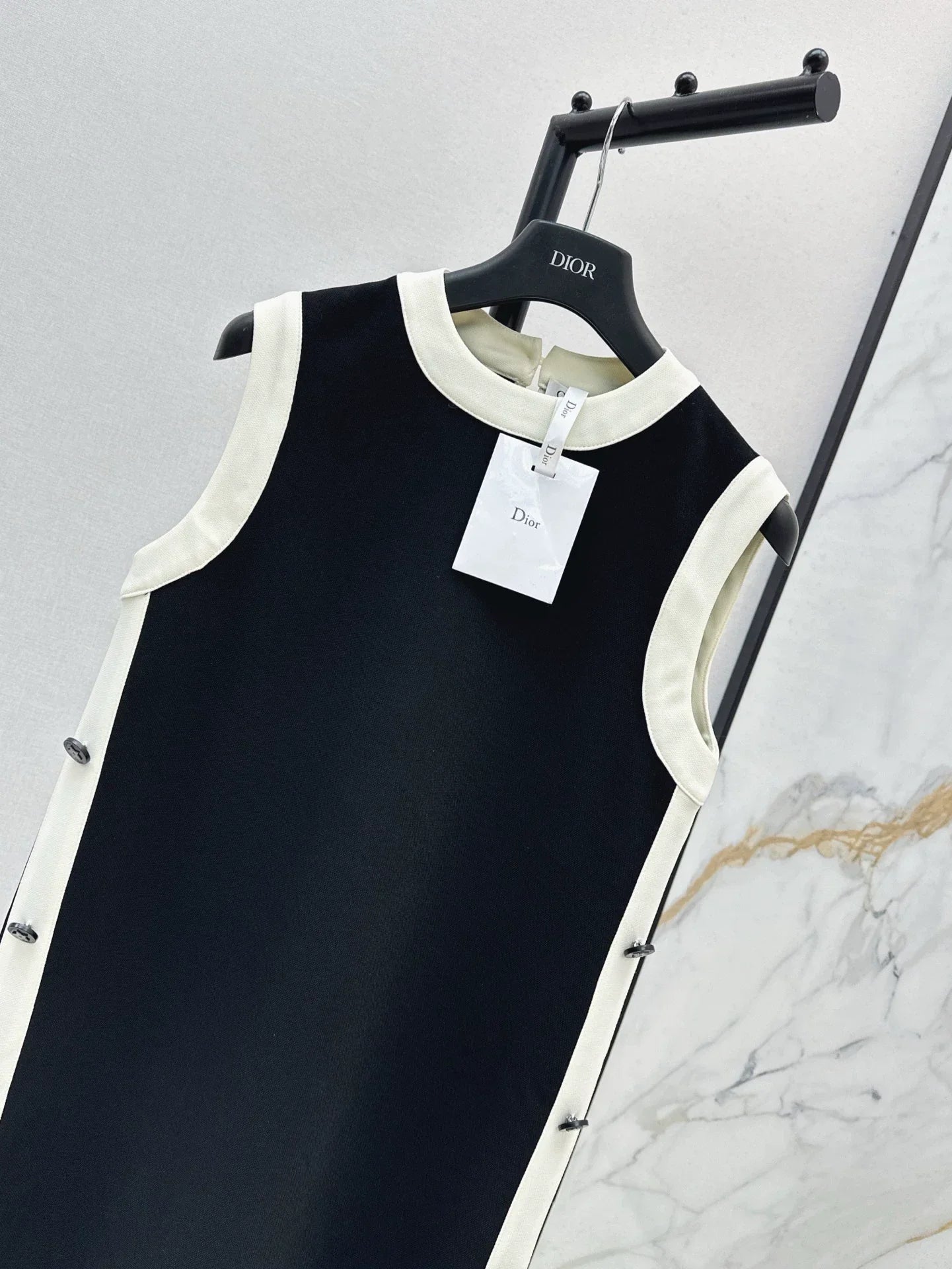 D 25 Spring/Summer New Classic Round Neck Sleeveless Dresses