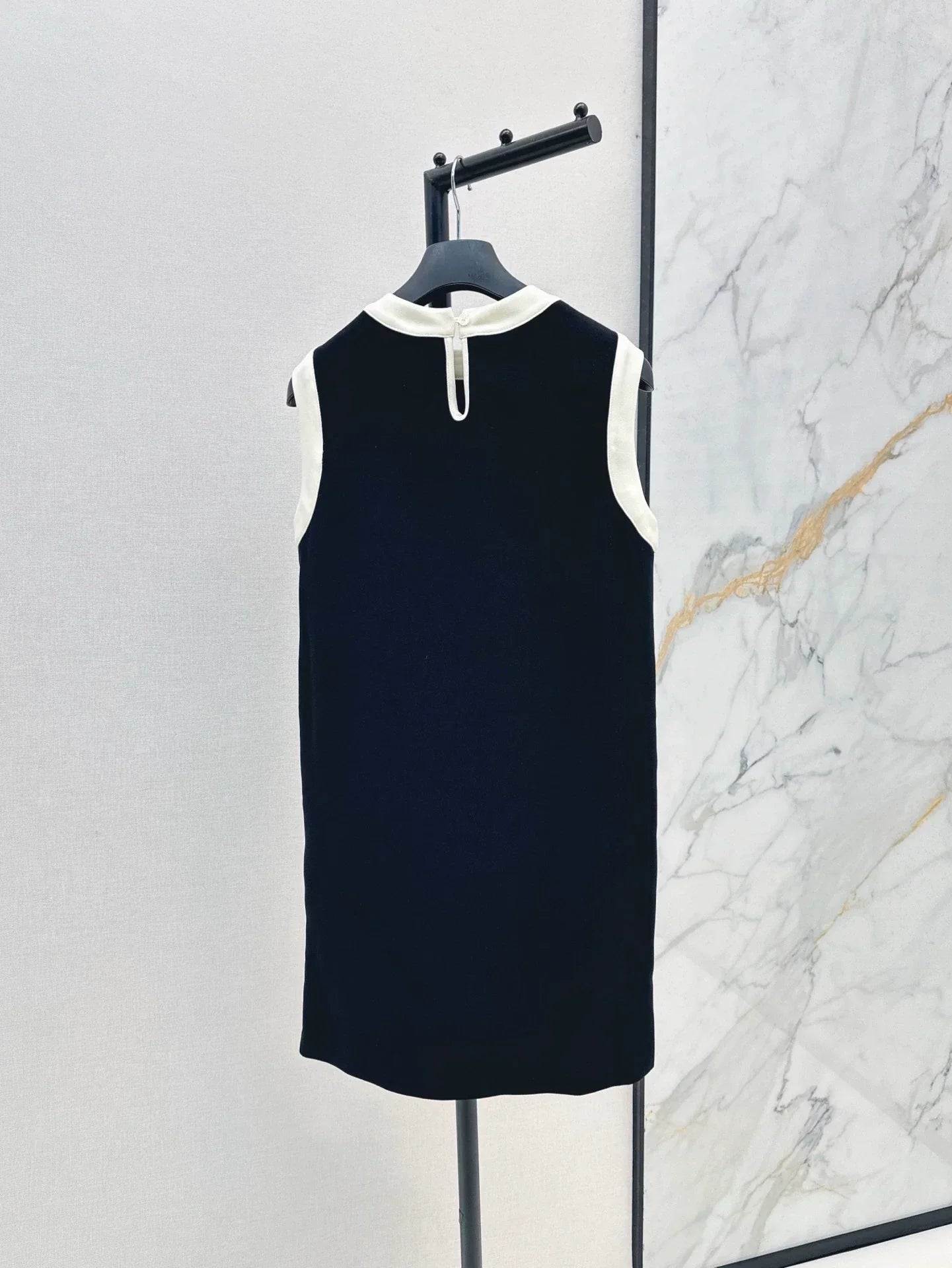 D 25 Spring/Summer New Classic Round Neck Sleeveless Dresses
