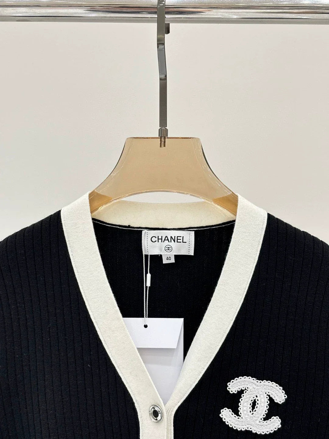 C 25 Spring and Summer new V-neck letter logo patch hemming knitted cardigan