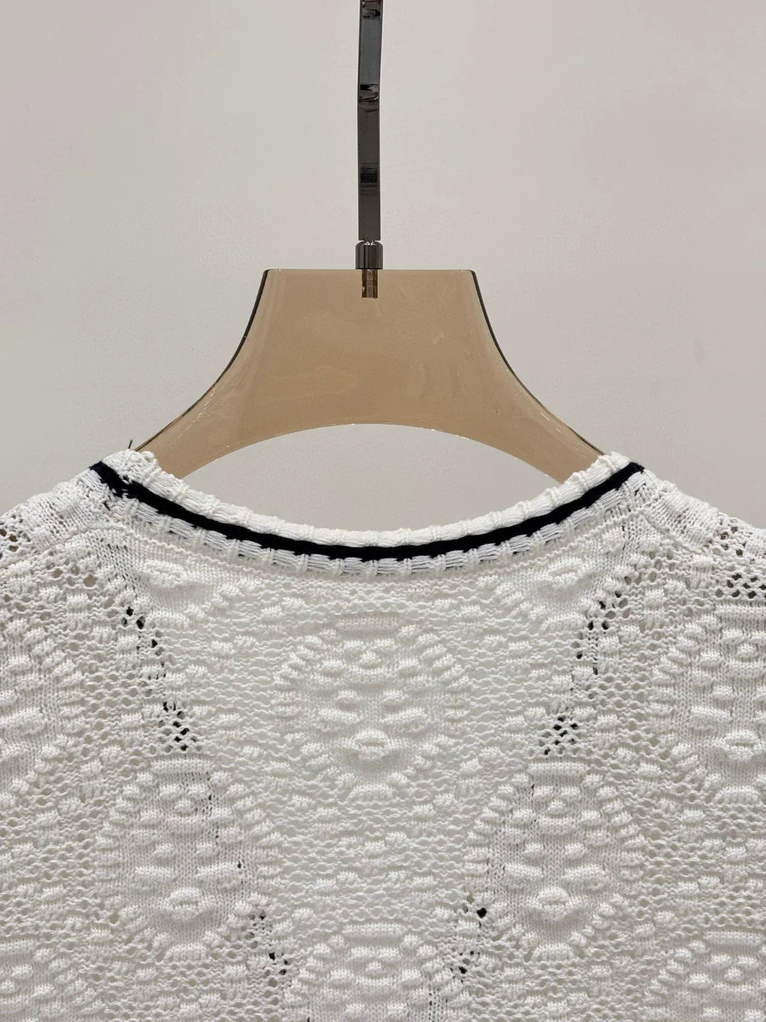 T 25 Early Autumn New Lapel Three-dimensional Relief Grainy Hollow Cardigan