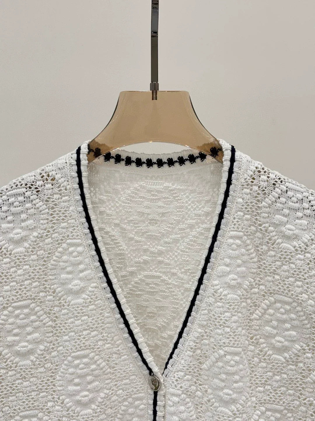 T 25 Early Autumn New Lapel Three-dimensional Relief Grainy Hollow Cardigan