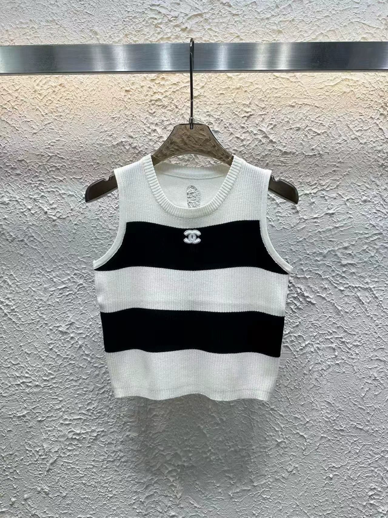 25 new summer striped color matching knitted vest