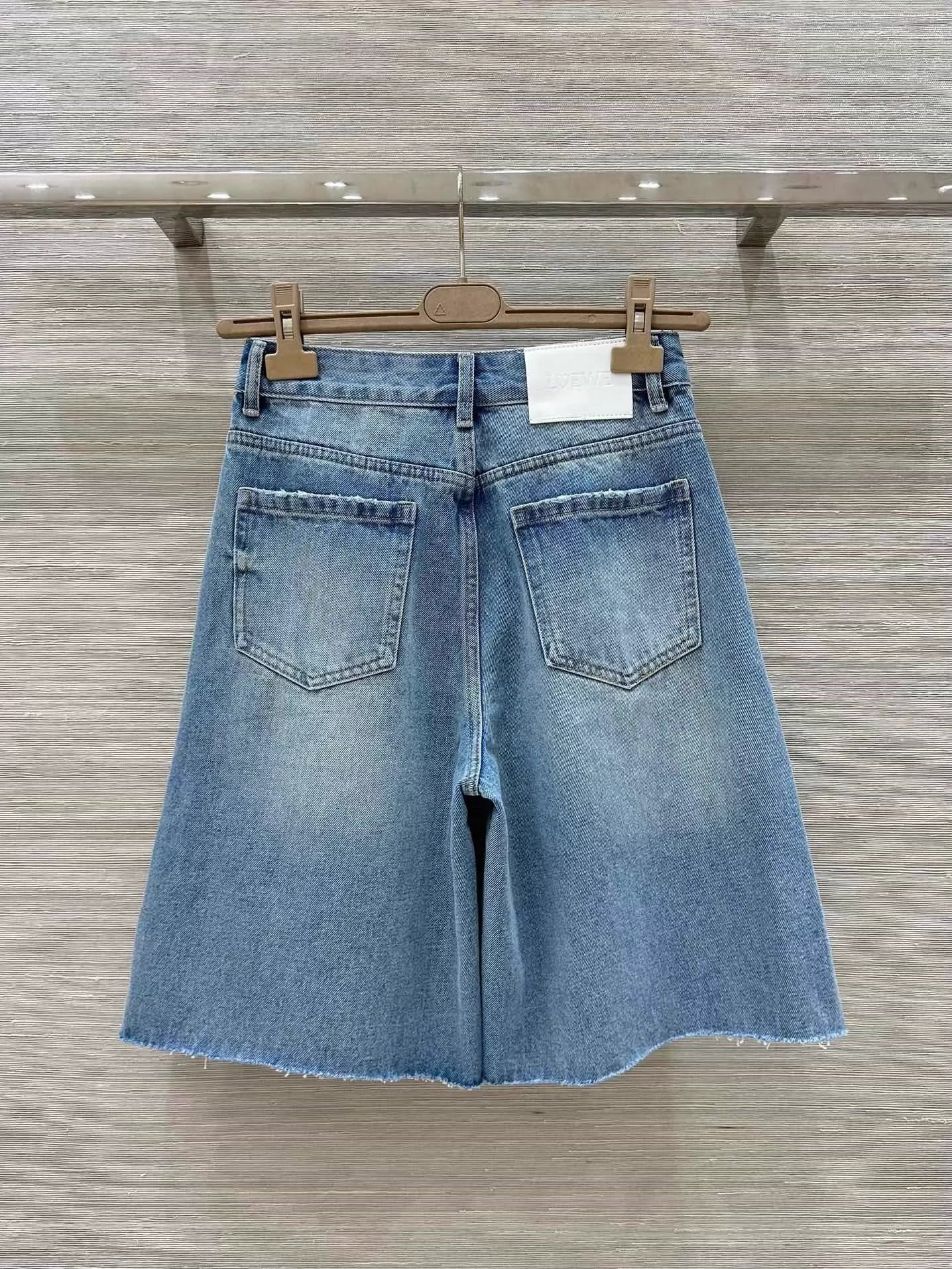 LO 25 Five Point Raw Edge Jeans