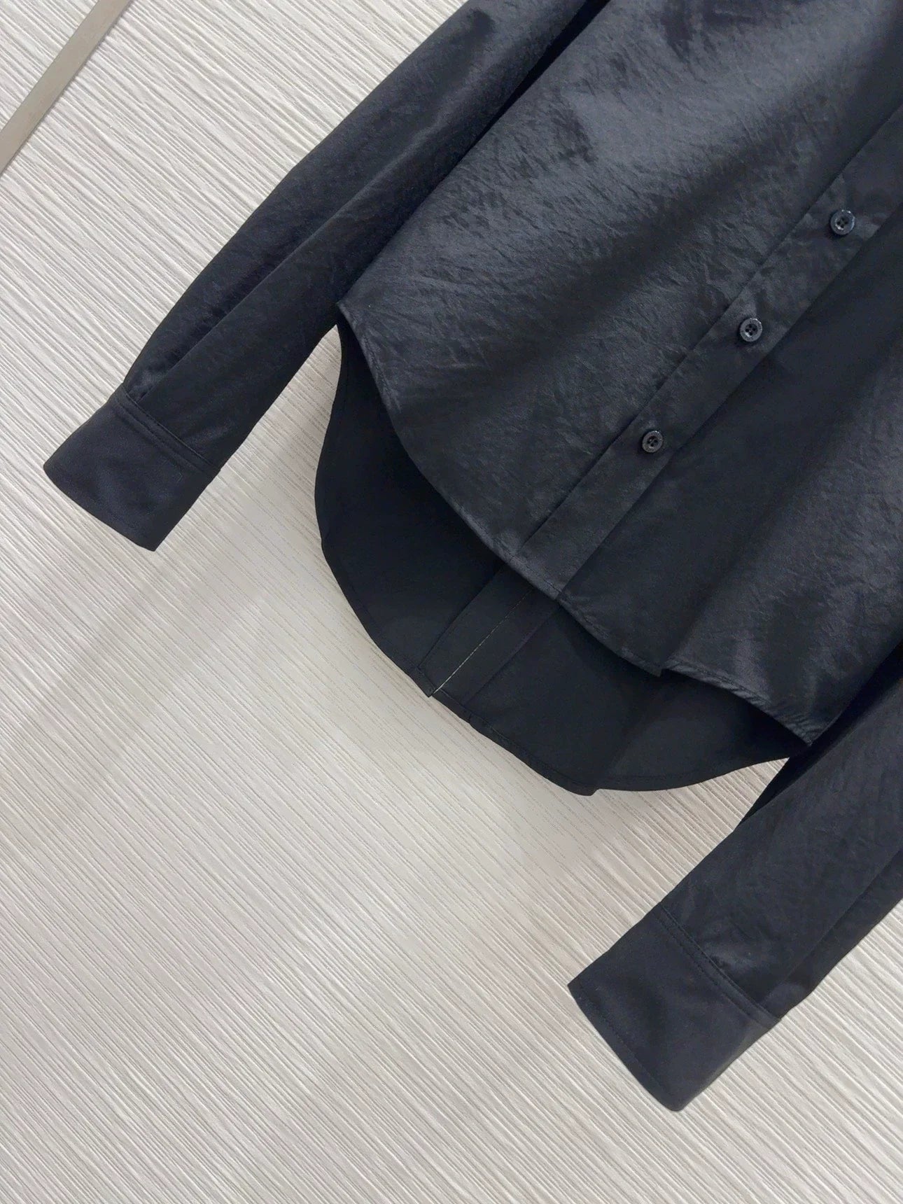 LO 25 New Back Hem Shirt