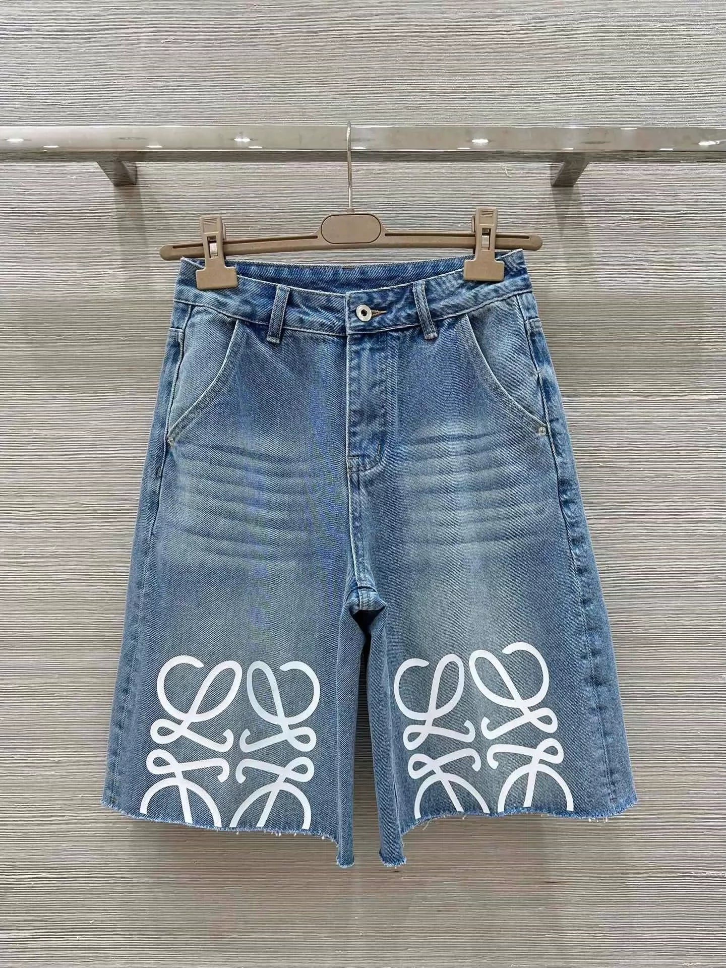 LO 25 Five Point Raw Edge Jeans