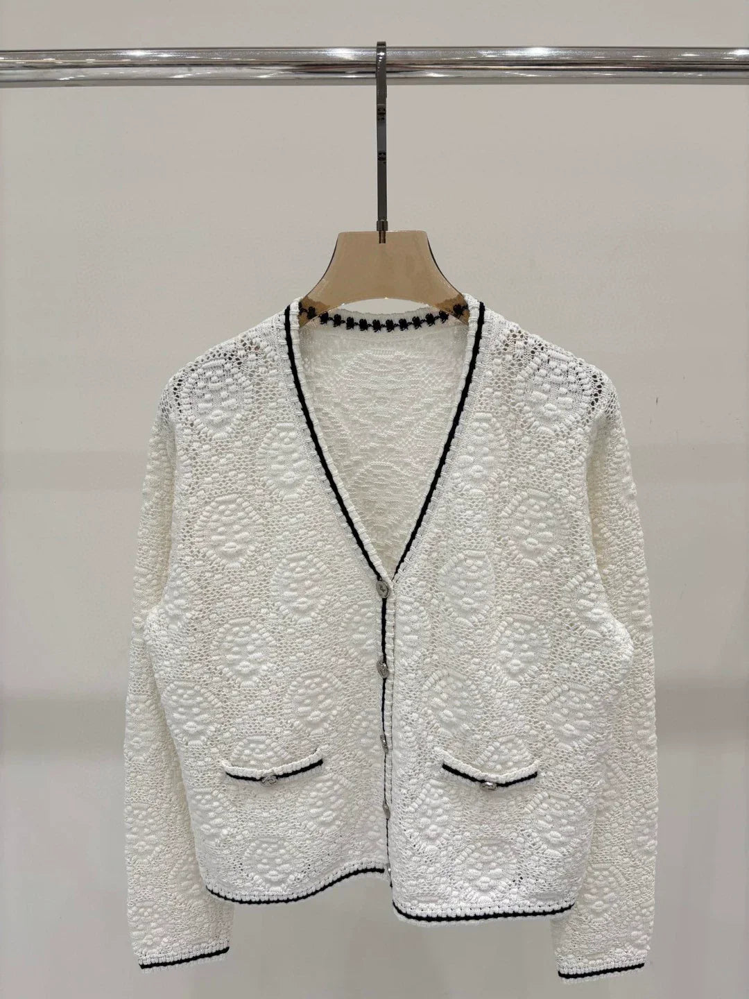 T 25 Early Autumn New Lapel Three-dimensional Relief Grainy Hollow Cardigan